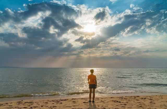 Ir a praia ajuda a reduzir sintomas da depressão