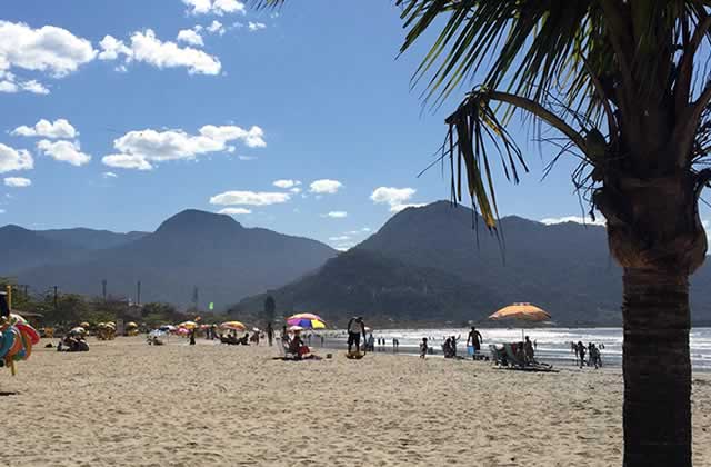 Mesas e cadeiras Praia Perequê Açú