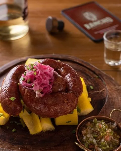 rancho-prato-linguica-artesanal-com-mandioca