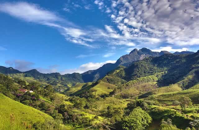 Serra da Mantiqueira com Pico dos Marins ao fundo