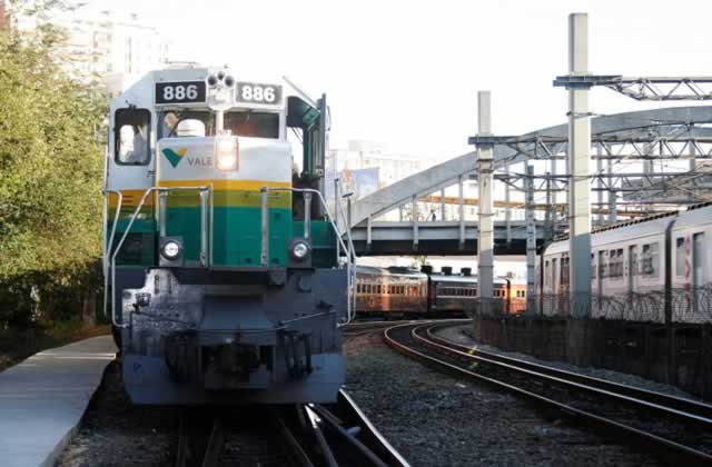 trem-estrada-ferro-vitoria-belo-horizonte