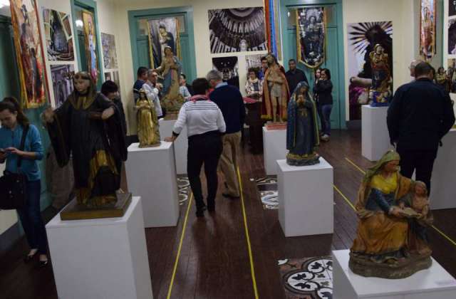 Casa da Cultura, em Lorena, recebe exposição de arte sacra.