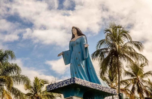 Festa de Iemanjá: Imagem de Iemanjá instalada na Praia do Centro de Caraguatatuba