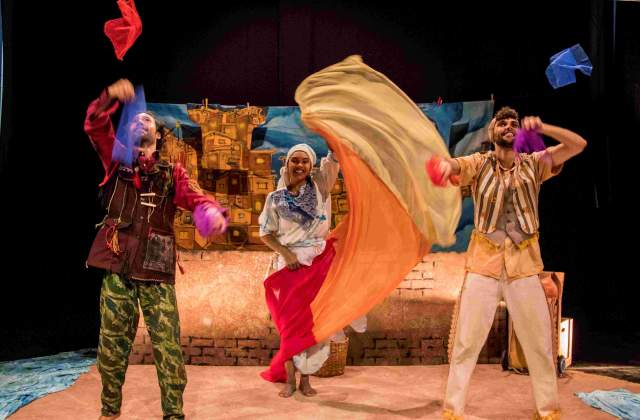 Paraibuna recebe Cia de Achadouros com apresentação do espetáculo Os Lavadores de Histórias