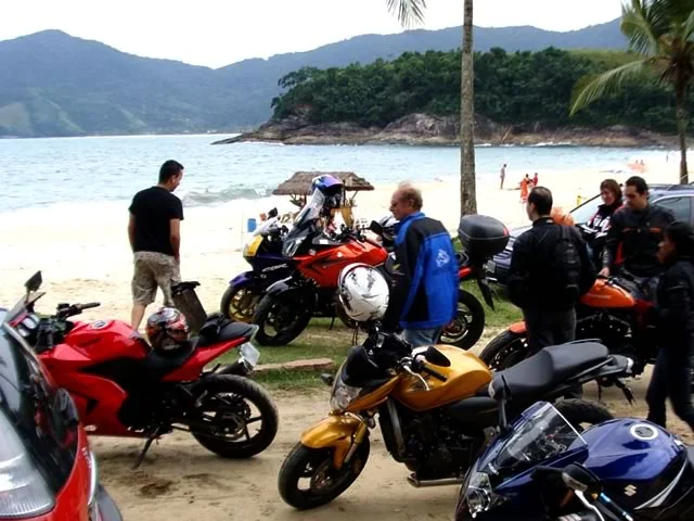 Passeio de moto em Ubatuba com amigos. Cr&eacute;ditos da imagem: https://www.motosblog.com.br/